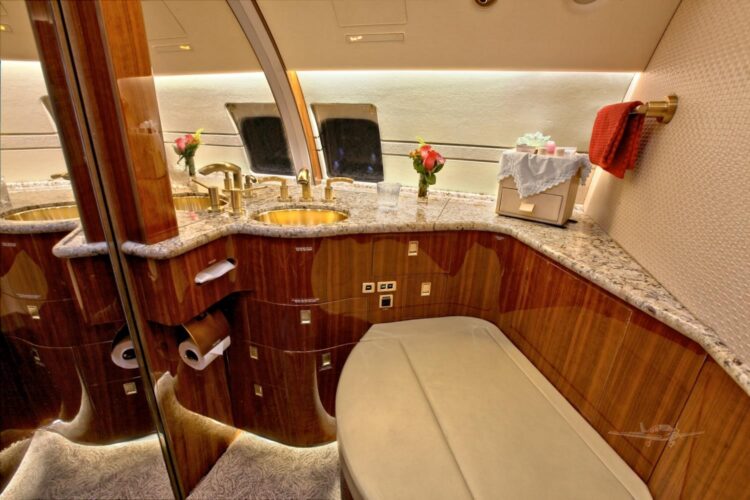 2008 Bombardier Challenger 605 For Sale - Image 10