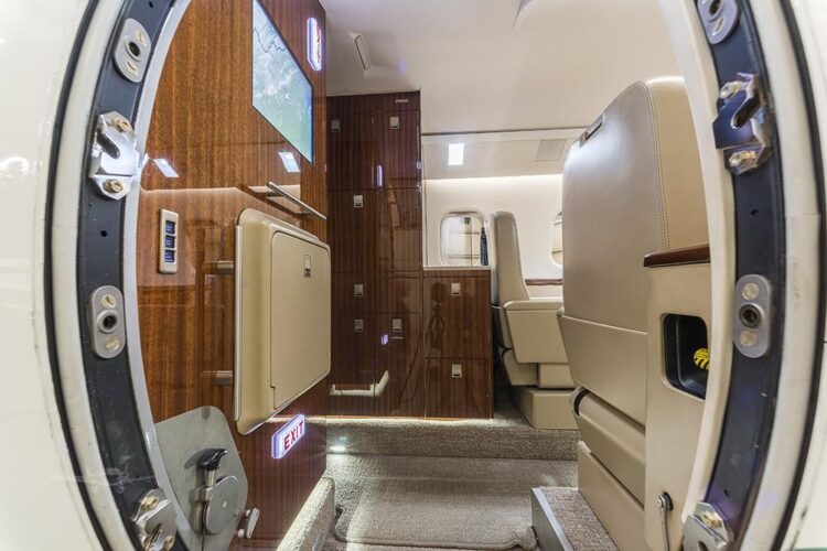 2010 Learjet 60XR For Sale - Image 2